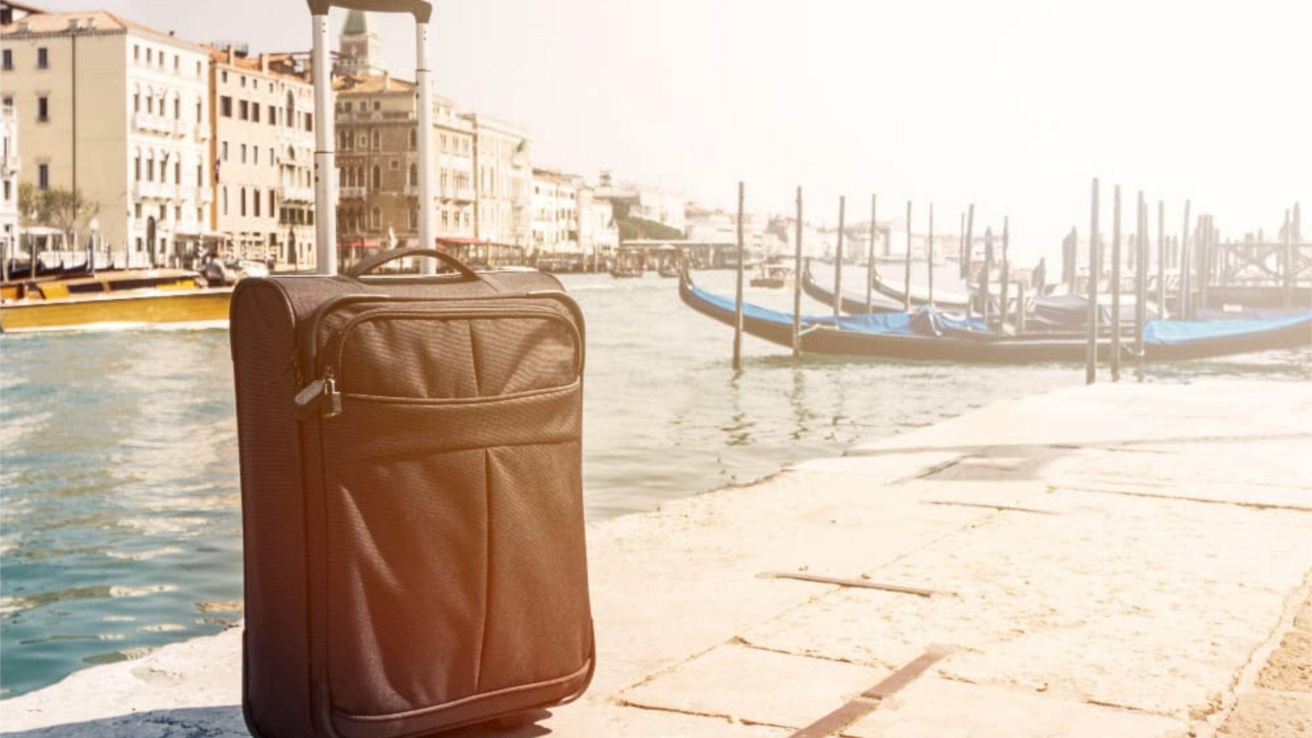 luggage-in-venice